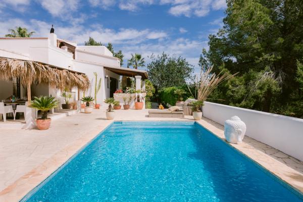 Villa Larish