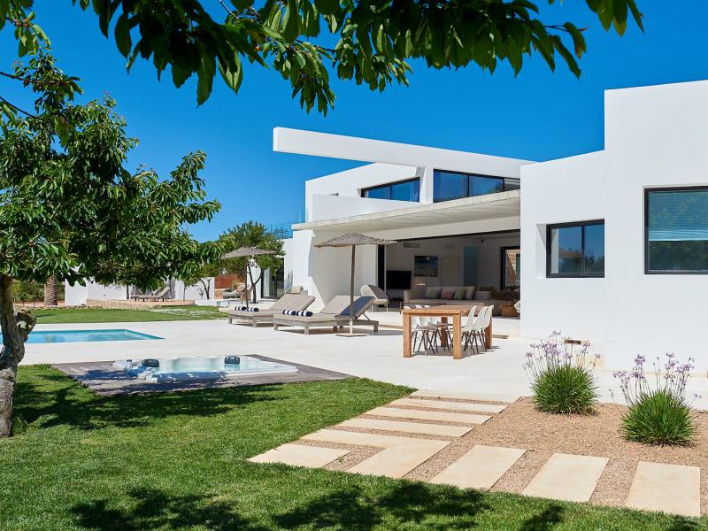 Can Pegaso Grande , North  