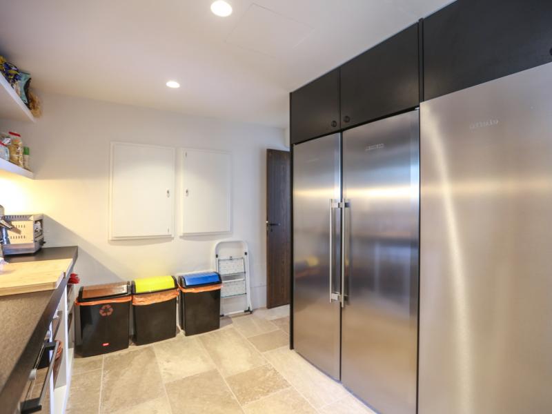 Can Gerbera , Central , East  