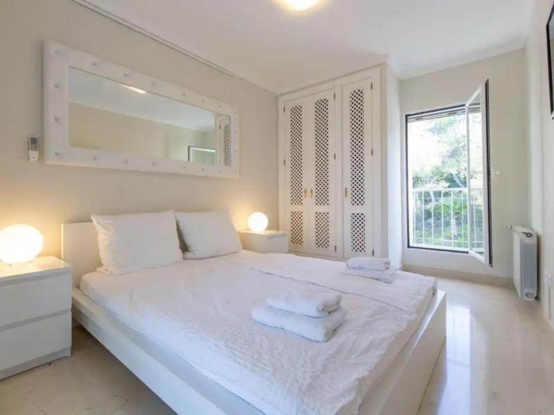 Villa Cereza , West coast  