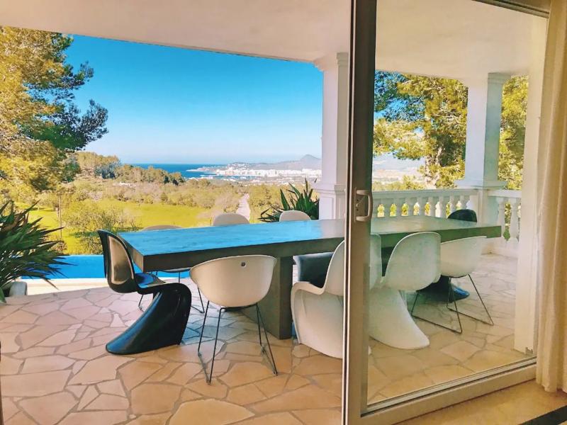 Villa Cereza , West coast  