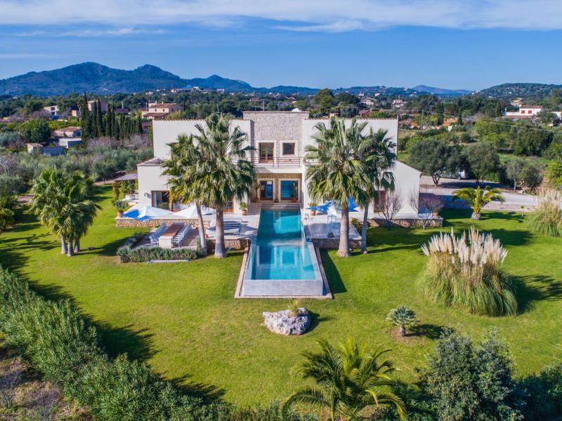 Villa Serefina , East  