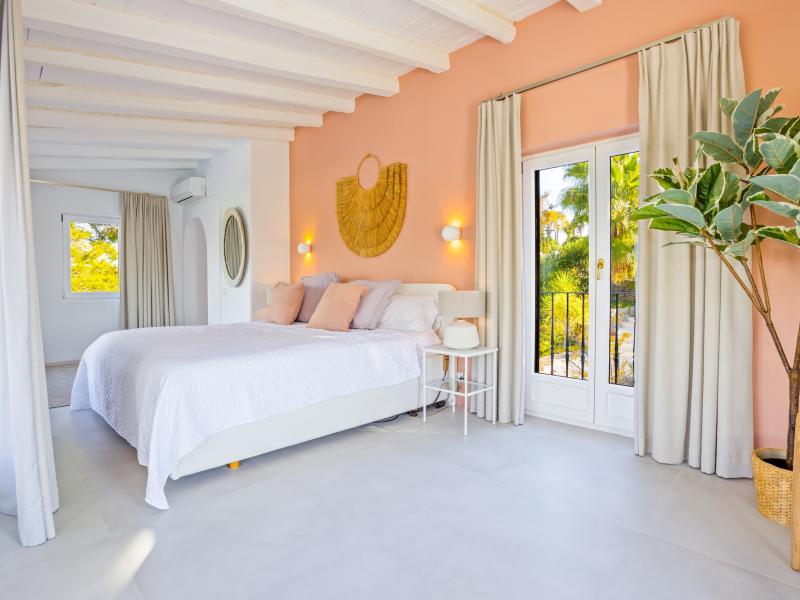 Can Destino Deluxe , East  