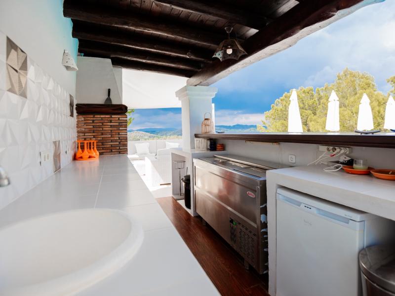 Can Destino Deluxe , East  