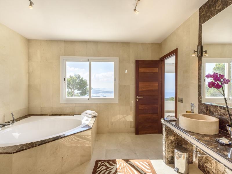 La Casa Romero , Cala Jondal  